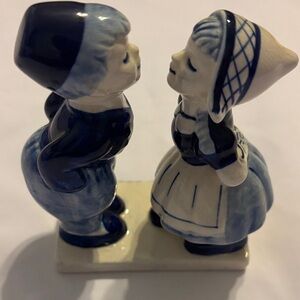 MayoBlue and White Ceramic Kissing Couple Figurine #198